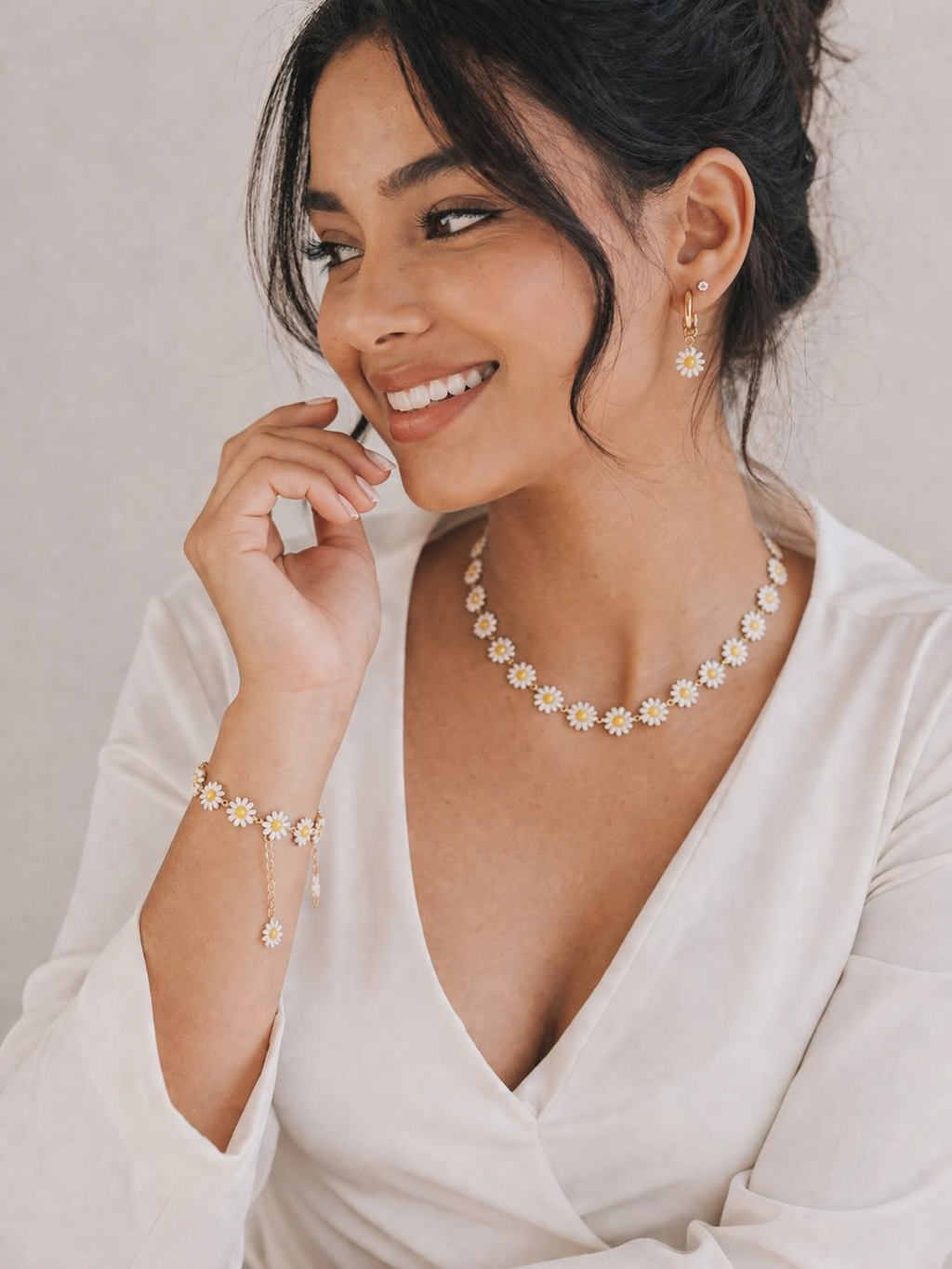 Gold Daisy Jewellery Set - Necklace, Earrings and Bracelet